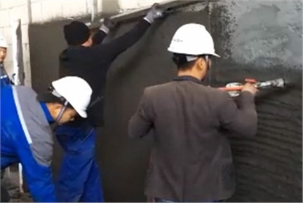 6人組機(jī)械化抹灰（自動輸送、自動攪拌和噴涂、刮平及收面）
